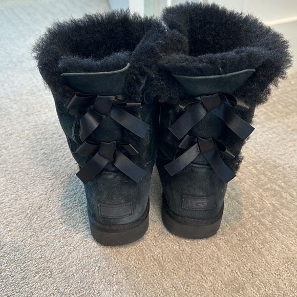 Uggs - Picture 2 of 5